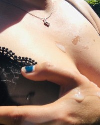 Il m’en met partout / He puts it everywhere photo