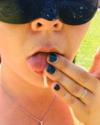 Il m’en met partout / He puts it everywhere photo