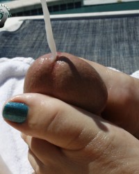 Luv4feet - Teal Glitter Footjob photo