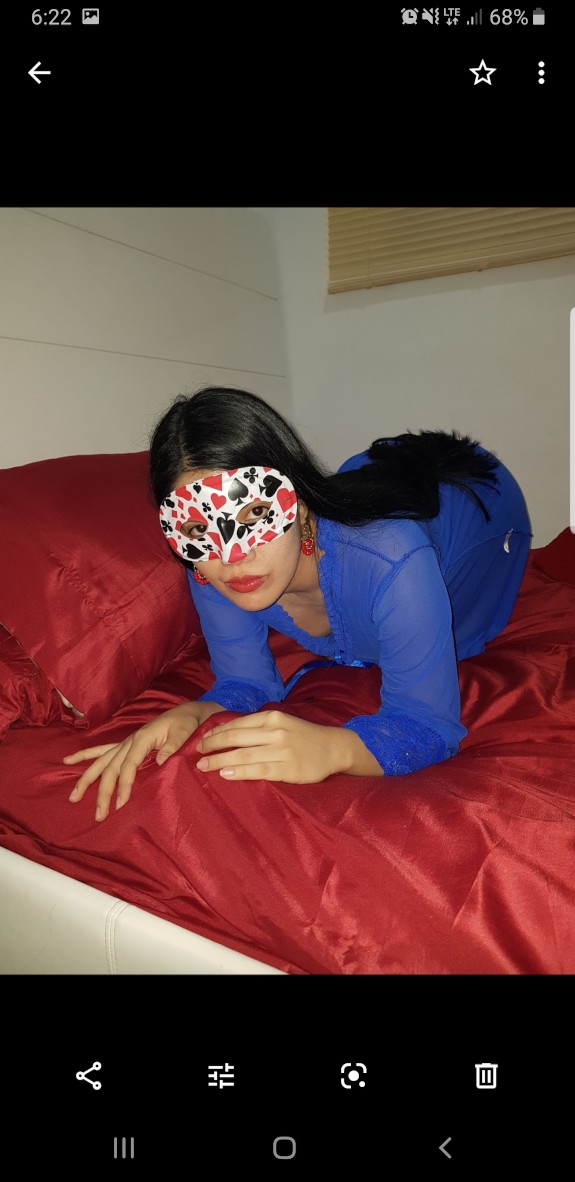 Follando a la prima de mi novia con ropa sexi