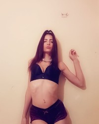 Jugando con mi coño, mostrando mi cuerpo photo