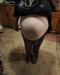 Cum on that pregnant pussy photo