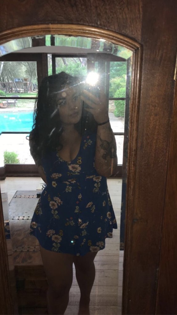 Thick tatted babe shows cleavage photo
