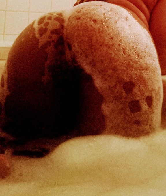SLIPPERY WHEN WET BUBBLE BATH HELP ME WASH MY PUSSY