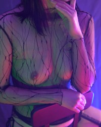 兔兔嫩屄越看越騷，淫水流了一地 photo