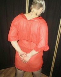 Задорные сиськи Aimee, облачённой красный халатик... )) photo