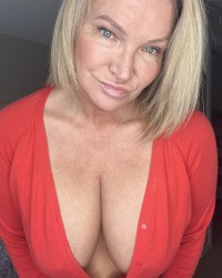 A few pics of a hot mommy x photo