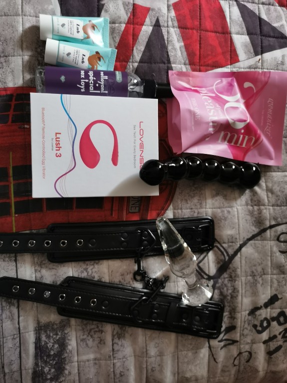 Any girl wanna play? 😈