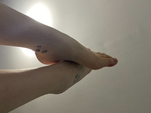 Feet, feet and more feet