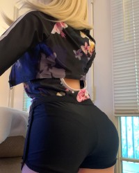 New outfit for new video sneak preview! Video cumming soon;) photo