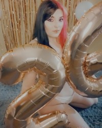 Birthday shoot! Send tips 💋 photo