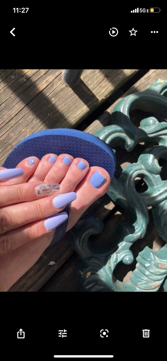 Suck these perfect toes