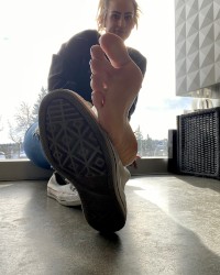 Gwen's Nut Busting OnlyFans Previews! photo