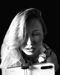 MAELLE LIVE ON WEBCAM - ALBUM 1: Elegant on the bed photo