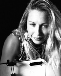 MAELLE LIVE ON WEBCAM - ALBUM 1: Elegant on the bed photo