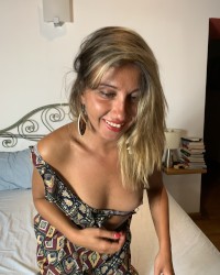 MAELLE LIVE ON WEBCAM - ALBUM 1: Elegant on the bed photo