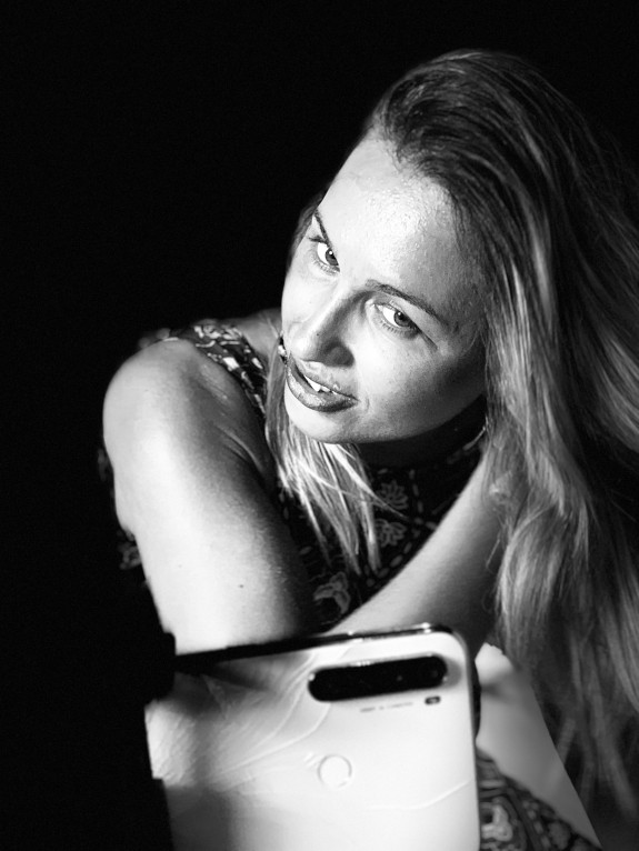 MAELLE LIVE ON WEBCAM - ALBUM 1: Elegant on the bed