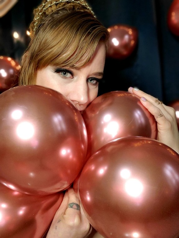 Billie Bee Smoking in Balloons