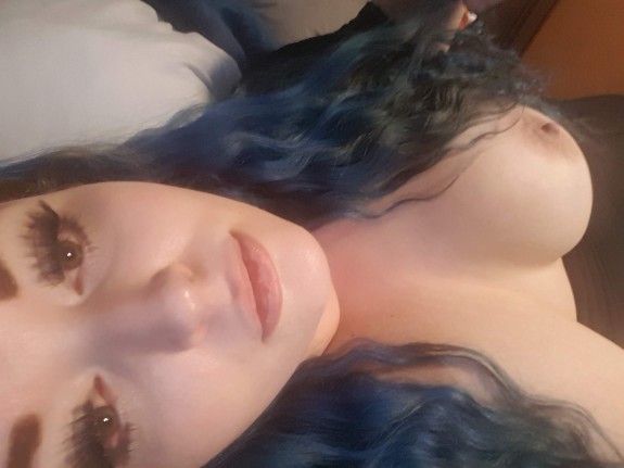 Blue haired lily powersson