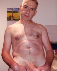 ItalianJohnny is horny and wants to fuck photo