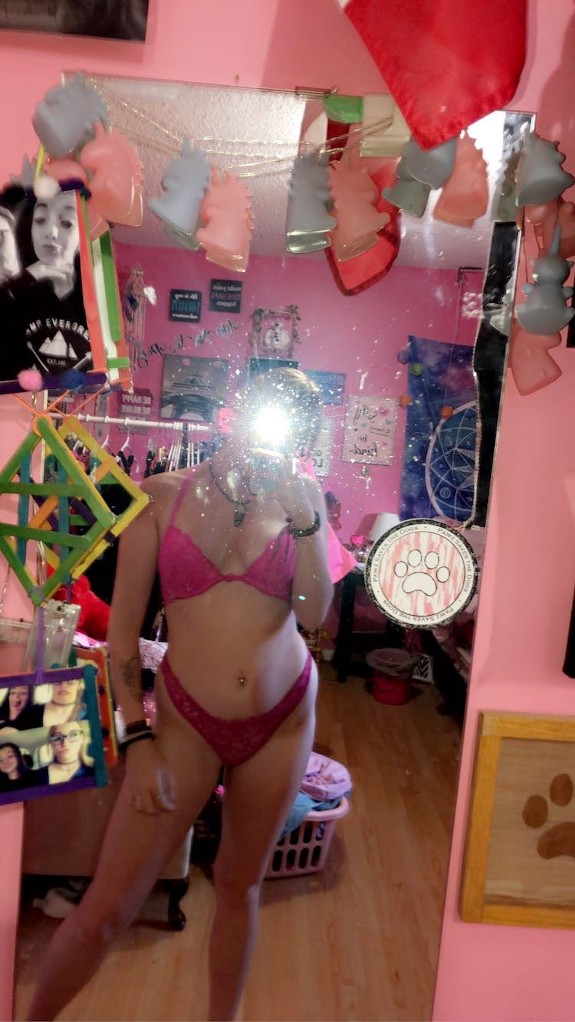 Only fans @ hoodbarbieee