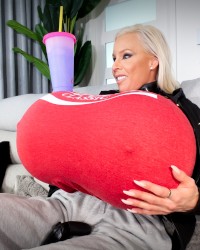 Magic Popcorn makes my ass and tits so big! photo