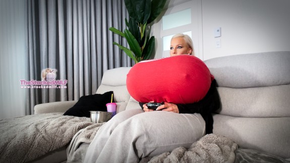 Magic Popcorn makes my ass and tits so big!