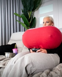 Magic Popcorn makes my ass and tits so big! photo