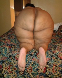 EBONY STARR - SSBBW PEAR PICS photo