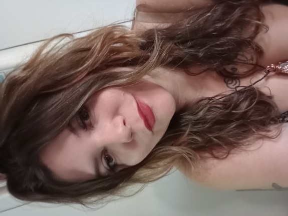 Beautiful pussy beautiful face and lots of fun and fettish play