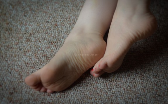 My tiny feet, creamy white skin and blue veins, finger fucking my toes