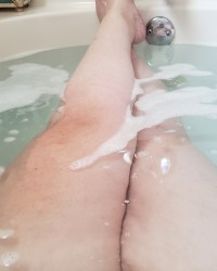 BBW Bath time photo