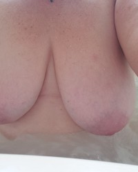 BBW Bath time photo