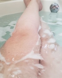 BBW Bath time photo