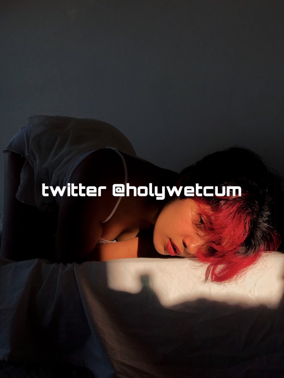 LATINGIRL WITH A VOLUPTUOUS BODY-TWITTER @HOLYWETCUM & MODEL @HONEYCOFFEE98