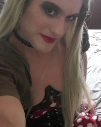 blonde lucie coquine photo