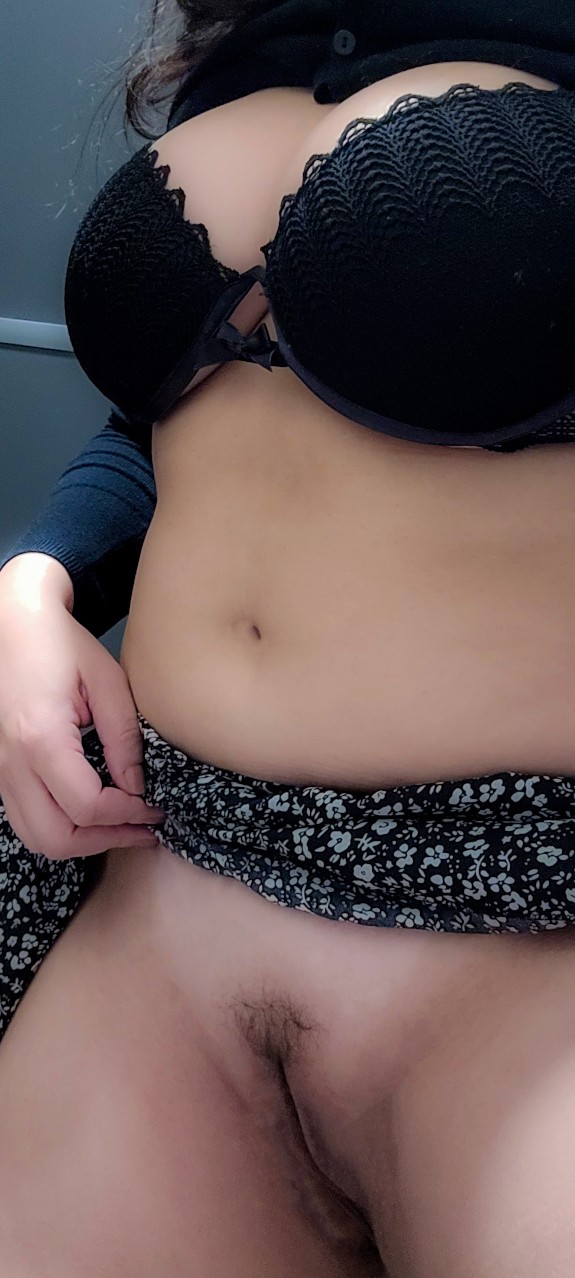 Showing my tits and pussy in the toilet at the international airport