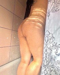 HIT ME UP FOR MORE 👅 photo