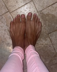 Feet 😝 come smell (custom vids hmu) photo