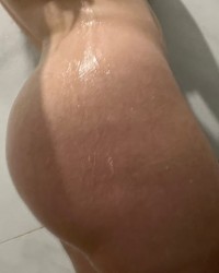 Wet booty 🔥🍑💦 photo