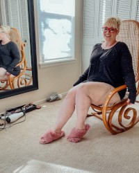 Dirty Mommy Gets Nasty for you Big Tits, Fat thighs photo