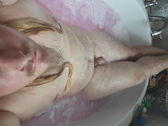 Sexy blond teasing in the tub(full set on OF,dm for link)