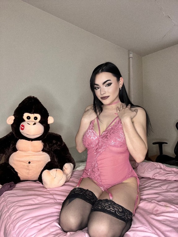 Fuck me in my pink lingerie🥵💖