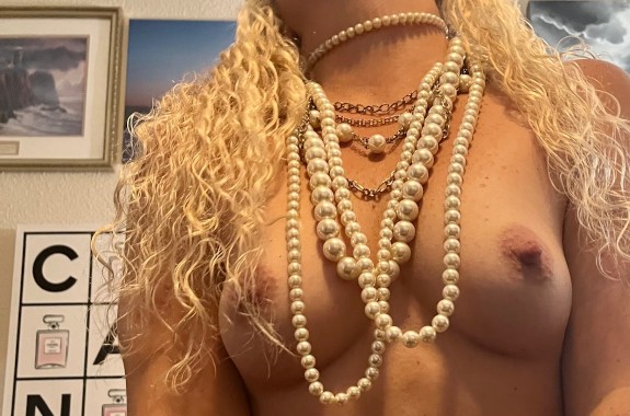 THICK WITH NIPPLES AS LARGE AS THE PEARLS 👅💋👅💋