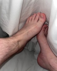 MY FEET UNDER THE COVERS photo