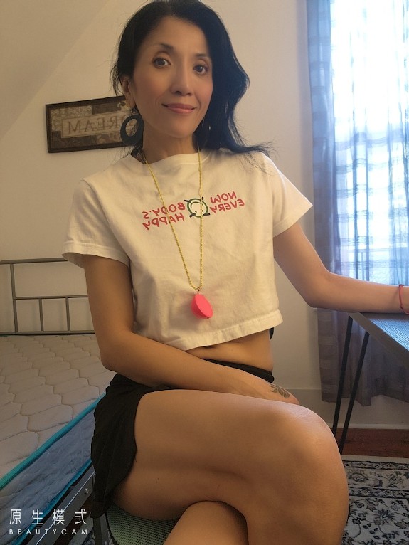 Honry girl like walking and play outside...