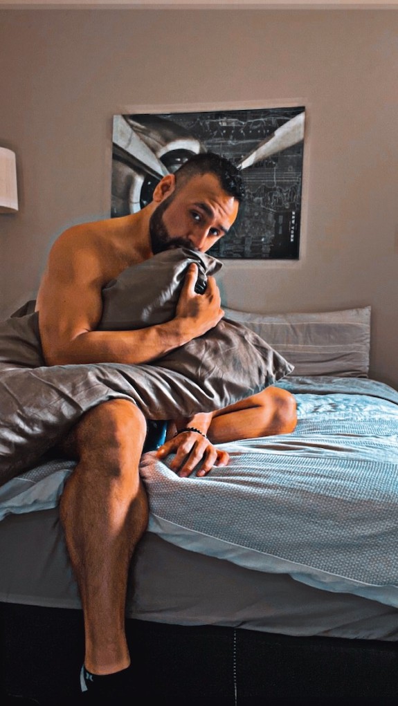 Hug the pillow tight