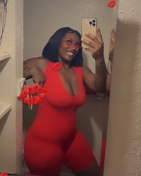 ThickSexyChocolateMILF photo
