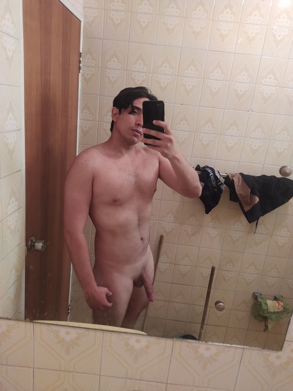 SOLO EN EL BAÑO photo