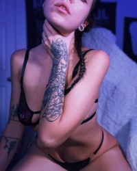 KISS ME (OF: PUNCHYMAMA) photo